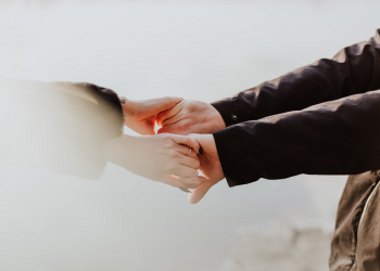 14 Manfaat Senyuman bagi Suami Istri