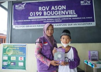 Menyambut Tahun Baru, RQV Indonesia Salurkan Ratusan Alquran Hafalan di Kalimantan Tengah