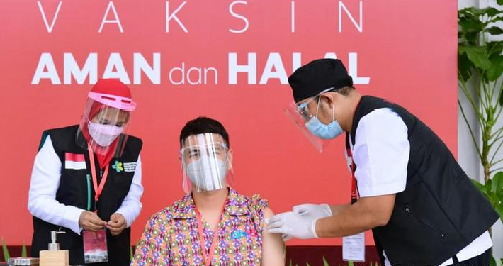 Raffi Ahmad Mewakili Muda Milenial Perdana Terima Suntikan Vaksin Covid-19 Sinovac