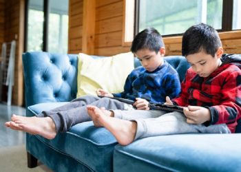 Tips untuk Membimbing Anak Kita Berinteraksi dengan Internet