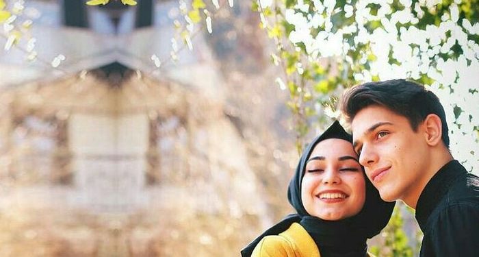 Saling Memandang Suami Istri, Prilaku Kecil tapi Istimewa