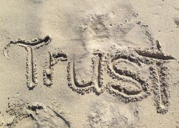 10 Cara Pasutri Membangun Kepercayaan Kembali