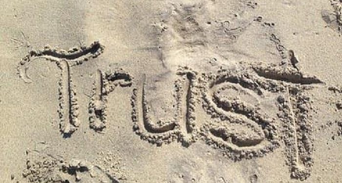 10 Cara Pasutri Membangun Kepercayaan Kembali