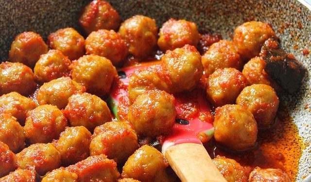 Bakso Bumbu Rujak, Ide Makan Siang Super Cepat