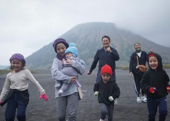 Ini 10 Tokoh Publik Inspiratif dalam Perannya sebagai Ibu Sekolah Utama Anak