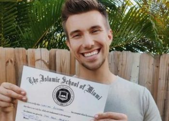 Vlogger Asal Jerman Christian Betzmann Masuk Islam