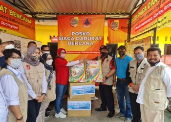 Bantu Banjir Jember, Inkindo Serahkan Bantuan Sembako dan 10Ton TOPmortar