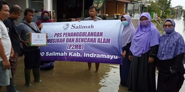Salimah Indramayu Salurkan Bantuan Terjang Banjir