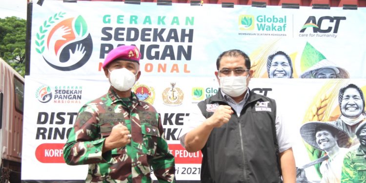 Sinergi ACT-Korps Marinir Bantu Korban Banjir melalui Gerakan Sedekah Pangan Nasional