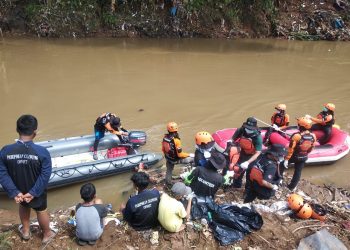 DD Bersama Padepokan Ciliwung Condet Gelar Aksi Bersih Sungai Ciliwung