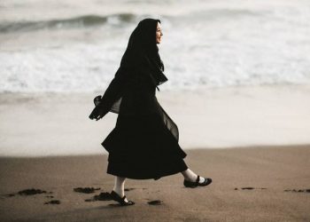 Inspirasi Outfit Serba Hitam dari Laudya Chintya Bella