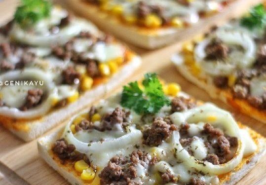 Sarapan Pagi Meleleh dengan Pizza Roti Tawar Mozarella