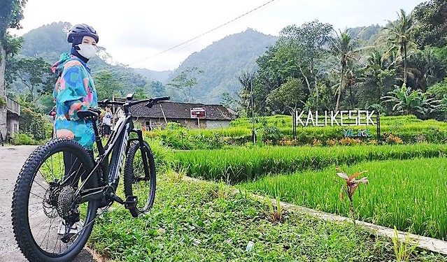 Pemula dalam Bersepeda, Chacha Frederica Ceritakan Pengalaman Susuri Trek Ekstrem di Boja Kendal