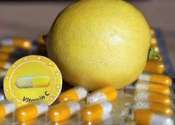 Pasien Covid-19 Bergejala Ringan Dianjurkan Konsumsi Vitamin C dan D