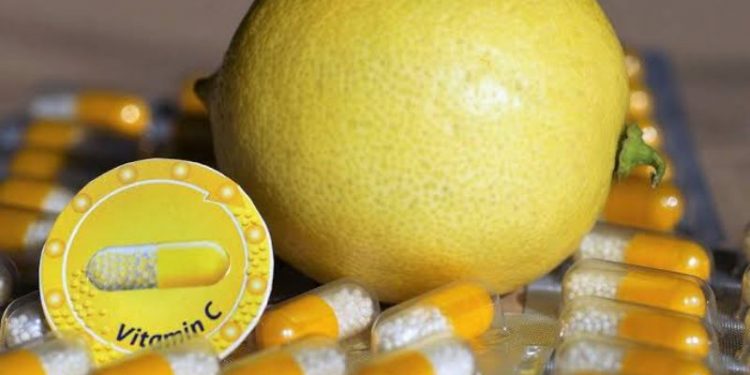 Pasien Covid-19 Bergejala Ringan Dianjurkan Konsumsi Vitamin C dan D