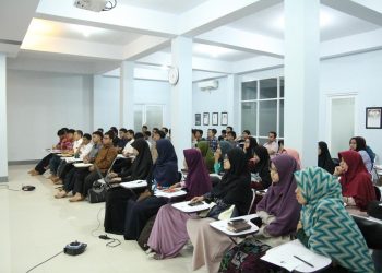 Jauh dari Adab, Umat Harus Kembali kepada Pandangan Islam