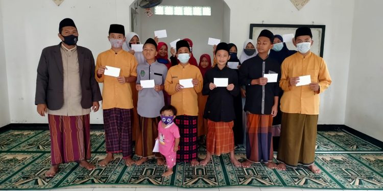 Baznas Jabar Salurkan Bantuan Pendidikan untuk 3.500 Santri