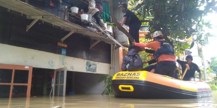 BAZNAS Bantu Korban Banjir di Cipinang Melayu dan Pondok Gede Permai