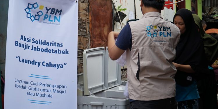 Tanggap Siaga YBM PLN Bantu Korban Banjir di Jabodetabek