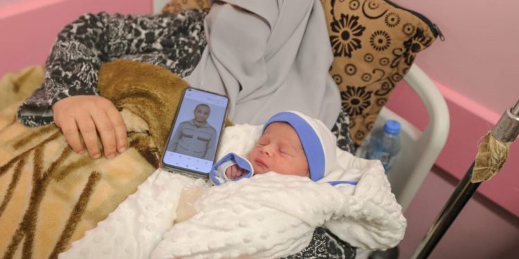 Bayi Palestina ke-96 Lahir Gunakan Sperma yang Diselundupkan dari Penjara Israel