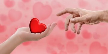 Hukum Berpegangan Tangan setelah Bertunangan