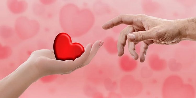 Hukum Berpegangan Tangan setelah Bertunangan