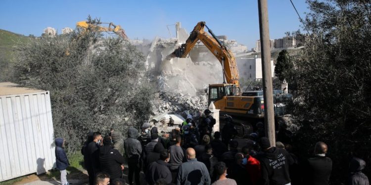 Israel Hancurkan Rumah Kepala Penjaga Masjid Al-Aqsha