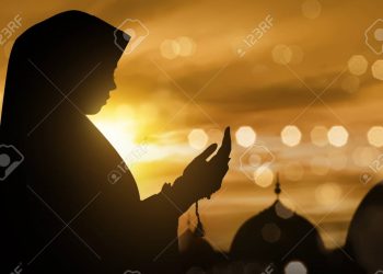 Abaikan Manusia, Niatkan karena Allah