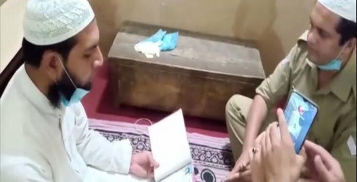 Hukum Akad Nikah Jarak Jauh dengan HP atau Internet