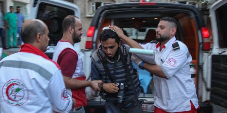 Keluarga Para Syuhada Gaza Gelar Aksi Mogok Makan untuk Memprotes Pemotongan Gaji