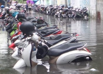 Tips Menyelamatkan Vespa Matic saat Banjir
