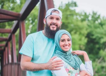 Pasangan Muslim Toronto Memulai Bisnis Hijab Eco Friendly