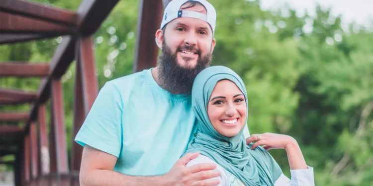 Pasangan Muslim Toronto Memulai Bisnis Hijab Eco Friendly