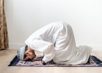 Hukum Menambah Bacaan Wa’fuanni dalam Duduk di antara Dua Sujud