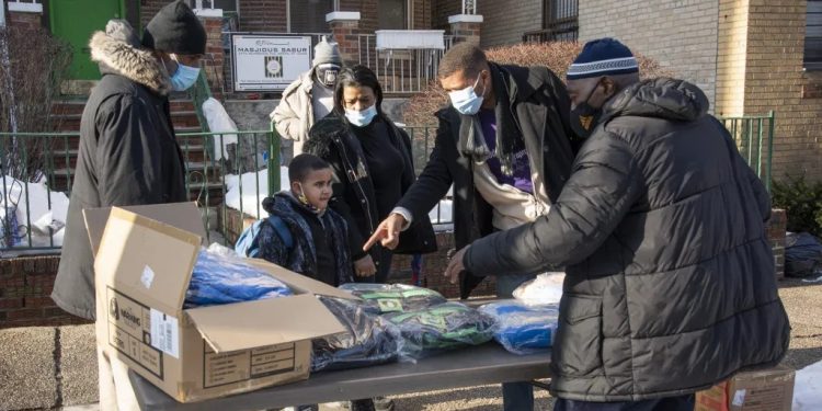 Masjid New York Mengorganisasi Gerakan Mantel Gratis