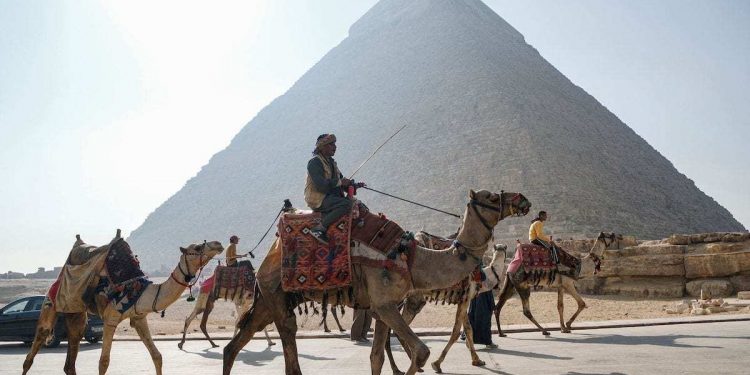 Efek Pandemi Corona, Perusahaan Pariwisata Mesir Likuidasi Aset untuk Tetap Bertahan