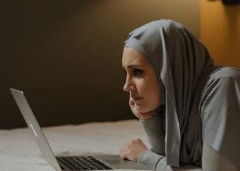 5 Kebiasaan Buruk yang bikin Wajah Kamu Terlihat Tua