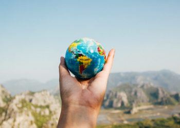 Menikmati Worldschooling Ala Omaira Alam