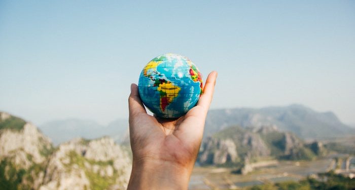 Menikmati Worldschooling Ala Omaira Alam