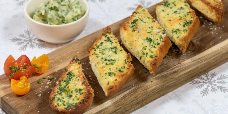 Sarapan Pagi dengan Garlic Roti Tawar