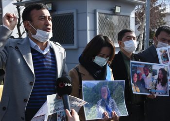 Keluarga Muslim Uighur Kembali Lakukan Aksi Protes di Luar Kedutaan China di Ankara