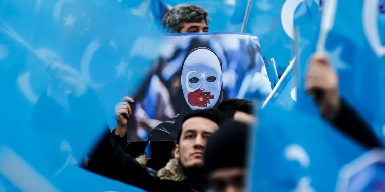 Muslim Uighur Gelar Aksi Protes di Luar Kedubes China di Turki