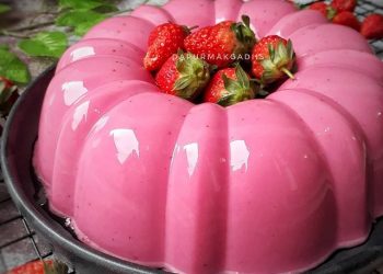 Akhir Pekan, Yuk Segarkan dengan Puding Yogurt Strawberry