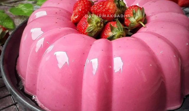 Akhir Pekan, Yuk Segarkan dengan Puding Yogurt Strawberry
