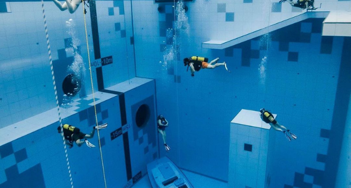Menyelam di Kolam Renang Terdalam di Dunia