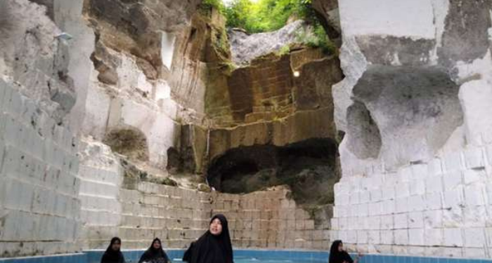 Pemandian Hijaber di Gresik Jawa Timur