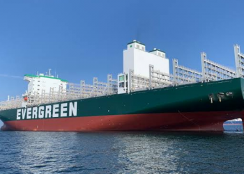 Kapal Raksasa Sebabkan Kemacetan di Terusan Suez