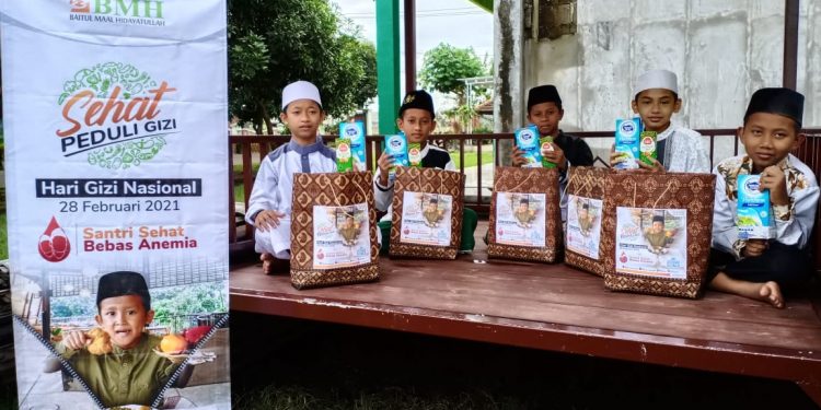 Laznas BMH Tebar 513 Paket Gizi untuk Santri dan Dhuafa di Jatim