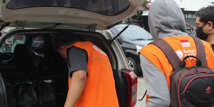 Rumah Zakat Salurkan 80 Paket BMK untuk Warga Jalan Kartini