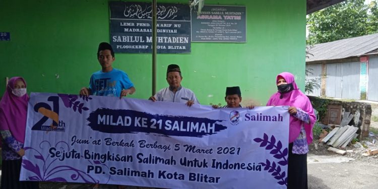 Salimah Kota Blitar Turut Sukseskan Jumat Berkah